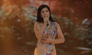Thu Phương không kìm nén được cảm xúc khi thể hiện ca khúc "Chưa bao giờ" trong chương trình "Thay lời muốn nói".