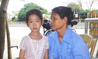 Em Phương Anh bị hỏng một mắt vĩnh viễn và phải học lại lớp 1.