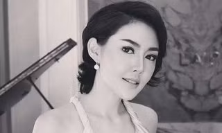 Người hâm mộ bàng hoàng khi cựu Hoa hậu Thái Lan tử vong do rơi từ tầng 3 xuống đất.