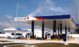 Trạm xăng của một doanh nghiệp Nhật Bản ở khu công nghiệp Bắc Thăng Long, Hà Nội. Ảnh: Trần Huấn