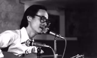 Nghe Trịnh Công Sơn hát chay ‘Nối vòng tay lớn’ trên đài phát thanh