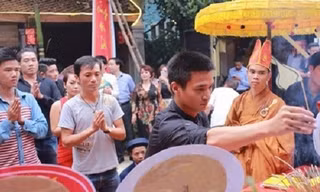 Lệ Rơi đi cúng Tổ nghề, lên kế hoạch ‘tấn công’ showbiz
