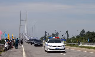 Khi cầu Cao Lãnh và tuyến nối Cầu Cao Lãnh - cầu Vàm Cống được đưa vào sử dụng sẽ rút ngắn khoảng cách và tiết kiệm nhiều thời gian cho các phương tiện lưu thông từ Kiên Giang, An Giang, Đồng Tháp về TP HCM. Ảnh: VnExpress.