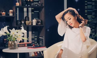 Xuân Quỳnh là MC quen thuộc của chương trình "Chuyện đêm muộn" (VTV3).
