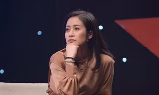 MC Phí Linh.