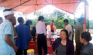 Gia đình tổ chức tang lễ cho nạn nhân.