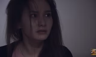 Hạnh phẫn uất khi cho rằng hai anh trai đã "bán" mình.