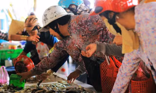 Nhộn nhịp chợ hải sản miền Tây ngày cận Tết