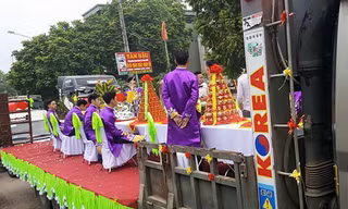 Vĩnh Phúc: Tổ chức đám hỏi trên xe tải gây xôn xao