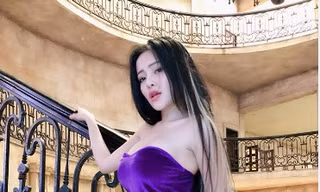 Hotgirl Ngân 98 từng nhận được tin nhắn gạ đi tiếp khách.