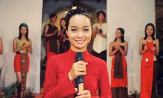 Mai Thu Huyền trong phim "Những ngọn nến trong đêm"
