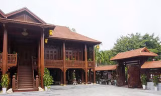 Cận cảnh ngôi nhà gỗ lim có giá 200 tỷ của đại gia Điện Biên