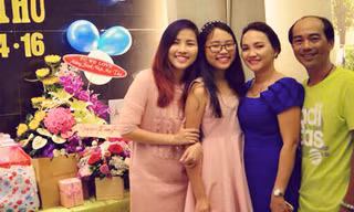 Phương Mỹ Chi, Nhã Phương khoe ảnh gia đình