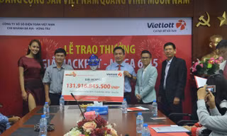  Bà H. tại Vũng Tàu đã nhận 131 tỷ đồng từ Vietlott.
