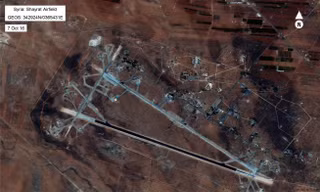 Căn cứ không quân Shayrat của Syria chụp từ vệ tinh. Ảnh: Reuters