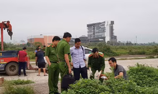 Công an Ninh Bình điều tra hiện trường vụ án mạng - Ảnh: Hoàng Long