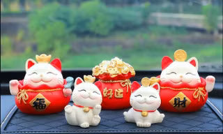 Mèo thần tài có loại thì vẫy tay phải, loại vẫy tay trái, cẩn thận kẻo đặt sai phong thuỷ