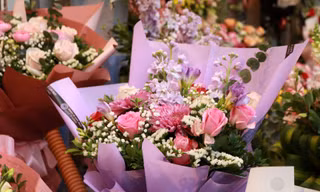 Hoa và quà đắt khách trong ngày phụ nữ 20/10