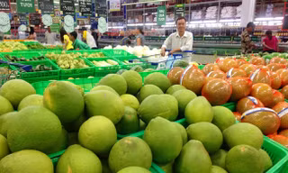 Thị trường 16/1: Bưởi da xanh xuống giá cận Tết