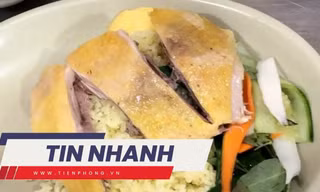 TIN NHANH: Sức khỏe 360 người nghi ngộ độc cơm gà; CĐV xuống sân đánh cầu thủ như phim hành động