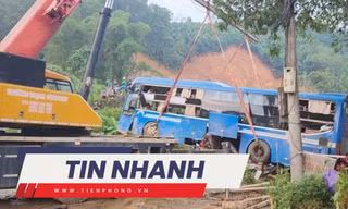TIN NHANH: Phút bất lực khi nhìn quả đồi sập xuống ở Hà Giang; Đêm nay biển động rất mạnh do bão Krathon