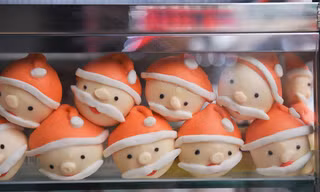 Độc nhất năm nay bánh bao ông già Noel; Thực phẩm tiền triệu, chợ Việt chỉ 15.000 đồng