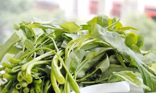 Vì sao rau muống bị coi như cần sa ở Mỹ?