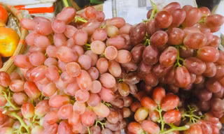 Nho sữa Trung Quốc giá siêu rẻ tràn ngập các chợ 