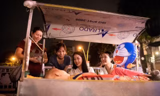 Vẻ đẹp của lòng nhân ái: Mảnh ghép cuối cho những con người bất hạnh giữa 'Đêm Sài Gòn' hào nhoáng