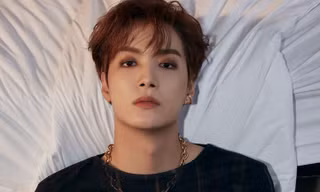 JR (NU’EST) debut với vai diễn idol K-pop trong chuyện tình hài hước ngọt ngào cùng fan nữ