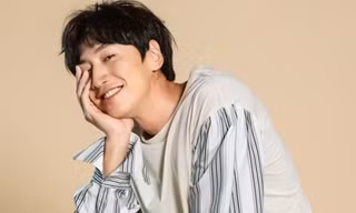 'Hoàng tử Châu Á' Lee Kwang Soo chính thức rời 'Running Man' sau 11 năm gắn bó. 