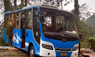 Hiện trường vụ lật xe khách khiến 3 người tử vong ở Tam Đảo