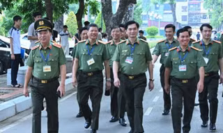 Thứ trưởng Trần Quốc Tỏ thị sát kỳ thi đánh giá của Bộ Công an năm 2025