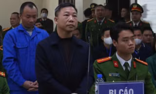 Ông Lưu Bình Nhưỡng nói, việc nhận 300.000 USD từ doanh nghiệp là ‘sai lầm lớn’ trong đời