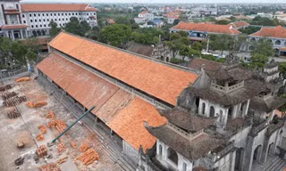 Nhà thờ Phát Diệm gần 130 năm tuổi được thay 'áo mới'