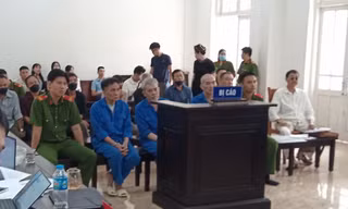 Tuyên án nhóm người dùng xe ba bánh vây bệnh viện, cản trở cấp cứu 