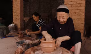 Làng gốm Phù Lãng với những 'nghệ nhân tay đất' 