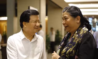 Phó Thủ tướng và Phó Chủ tịch Quốc hội bên hành lang Quốc hội. Ảnh Như Ý