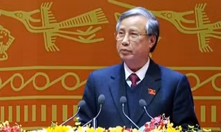 Thường trực Ban Bí thư Trần Quốc Vượng vừa ký kết luận của Bộ Chính trị về độ tuổi tái cử 