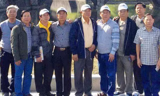 Lãnh đạo tỉnh Sóc Trăng chụp hình lưu niệm với đại gia Trịnh Sướng ở Nhật.
