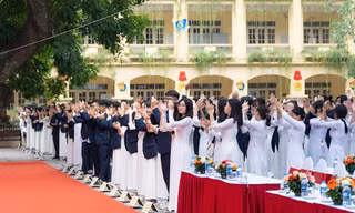 Trường THPT Việt Đức vinh dự đón nhận Huân chương Lao động hạng Nhì