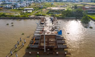 Cảnh hoang tàn, đầy cỏ dại trong Tổng kho xăng dầu nghìn tỷ đồng ở TP.HCM
