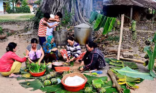  Đề thi học kỳ môn Văn lớp 10 nêu ra vấn đề ‘Còn ăn tết ta, đất nước còn nghèo’