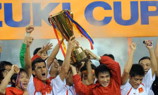 Chiếc cúp vàng lịch sử tuyển Việt Nam vô địch AFF Cup 2008 giờ ra sao?