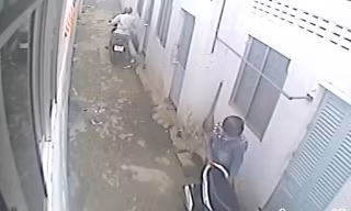 Hình ảnh hai tên trộm xe do camera thu lại.