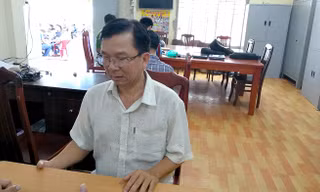 Nguyễn Văn Hòa (áo trắng).