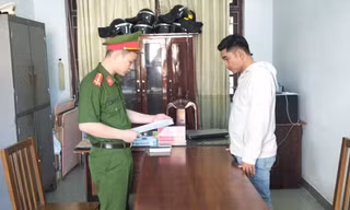 Khởi tố cán bộ xã chiếm đoạt tiền của bệnh nhân hiểm nghèo