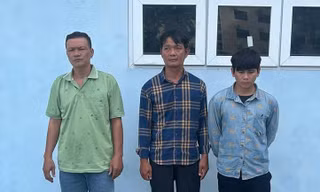 Phá đường dây cá độ bóng đá hơn 200 tỷ đồng, thu giữ nhiều vũ khí 'nóng'