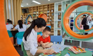 Bạn trẻ hào hứng trải nghiệm thư viện số cộng đồng đầu tiên ở xứ Quảng