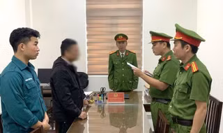 Nhân viên văn phòng đăng ký đất đai bị bắt vì nhận hối lộ